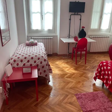 Casa Del Cucciolo Con Parcheggio Privato דירה *